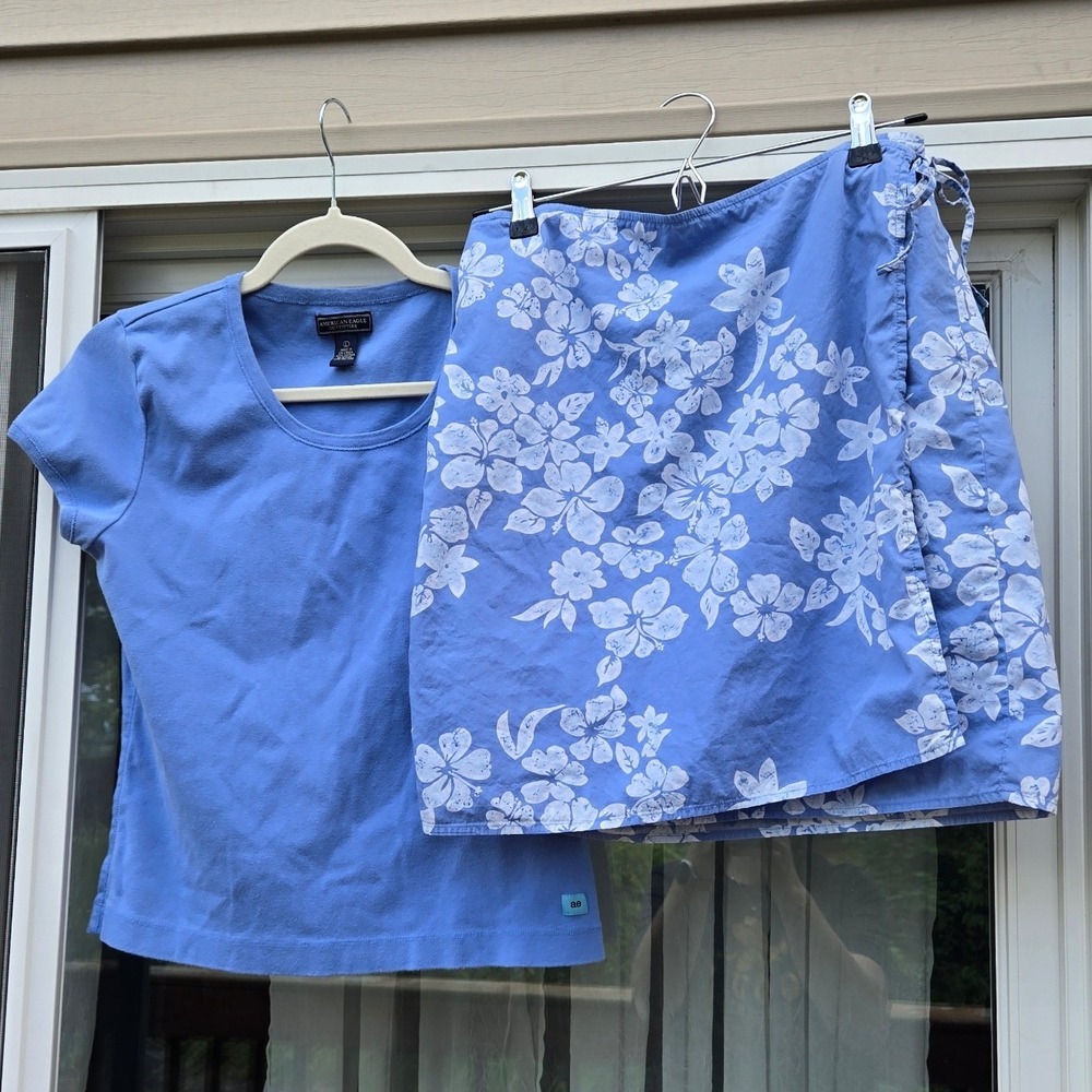 American Eagle Blue Floral Skirt and T-Shirt Set Y2K Hibiscus Periwinkle L/4